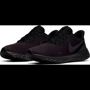 NIKE Revolution 5 Running Shoe, black/anthracite, size 7, NIB, Orig, Price $65